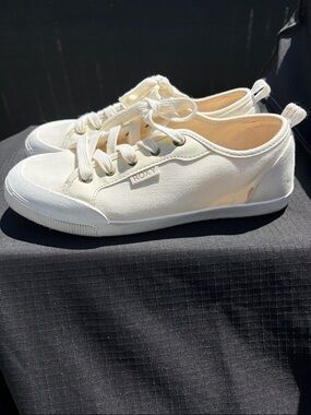 Roxy Cream Low-Top Canvas Sneakers